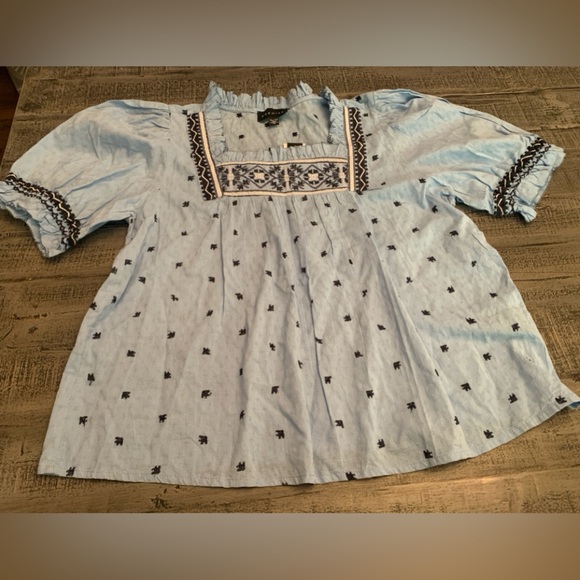 Women’s XL Baby Blue short sleeve top. NWT, puffy sleeves, P2P 22. - Picture 2 of 6